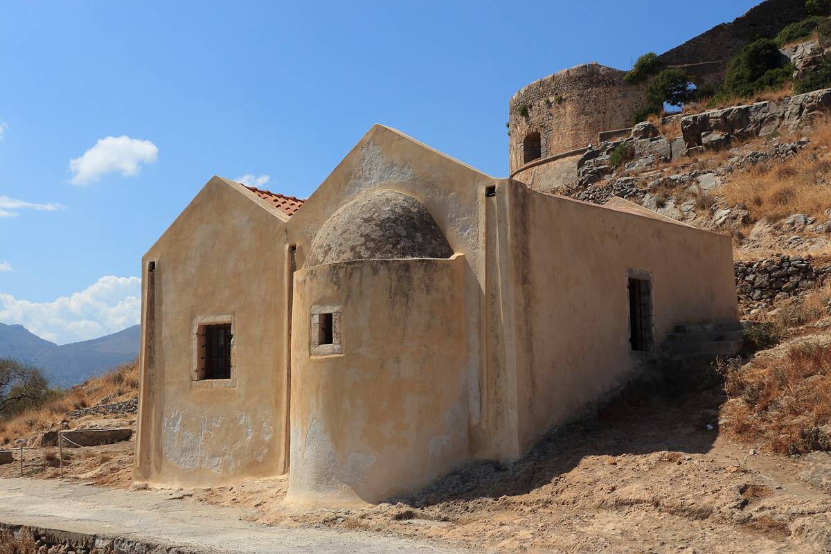 From Plaka's Pebbly Shores to Spinalonga's Historic Depths